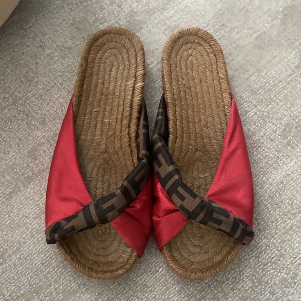 Fendi slides worn 1 time size 38 super comfy
